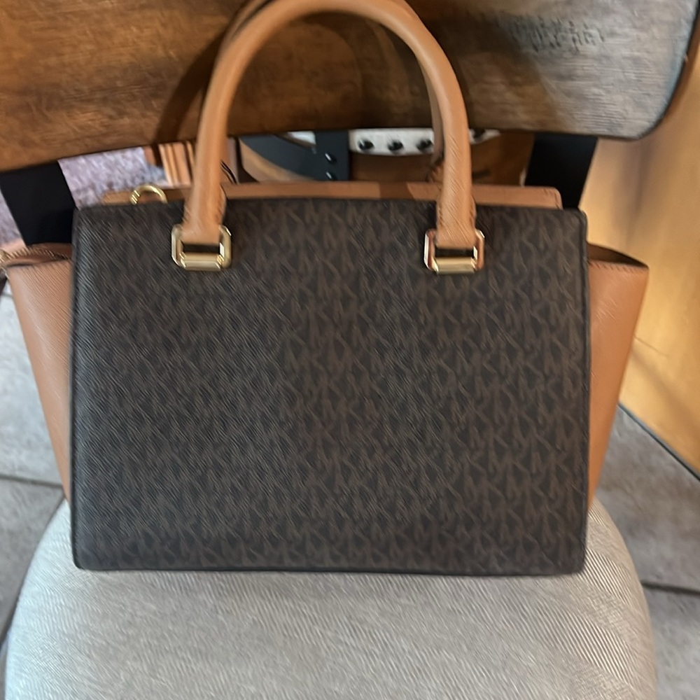 Michael Kors Brown and Tan Studded Satchel
11’9 inside zipper and wristlet . - Picture 2 of 4